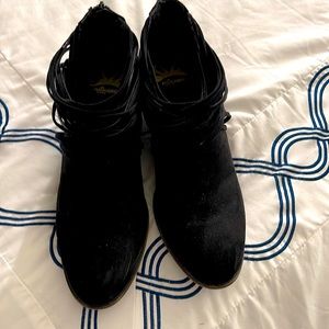 Fergalicous womens size 11 black booties zip in the back. Black suede.